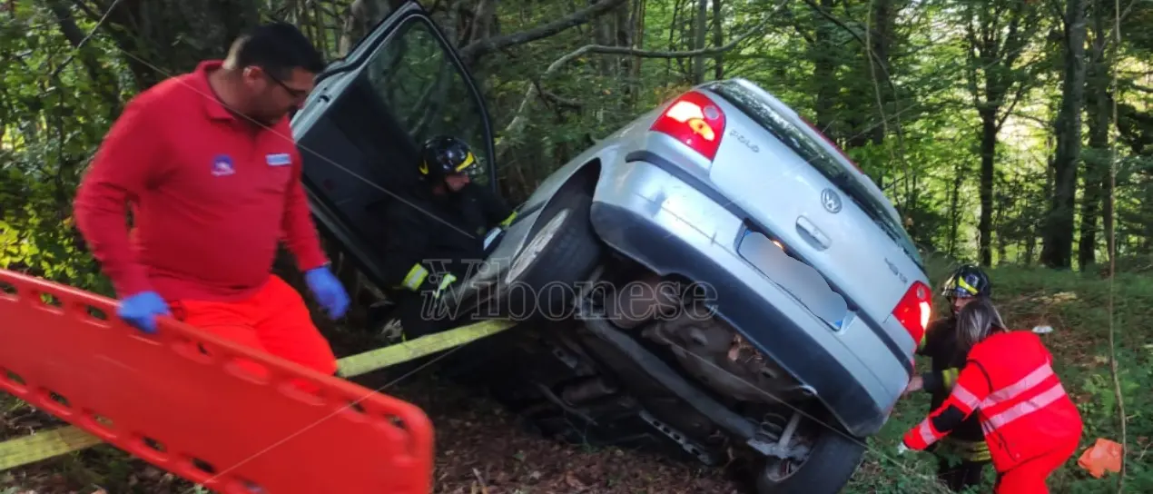 Incidente lungo la strada per Arena, auto guidata da un 93enne finisce fuori strada