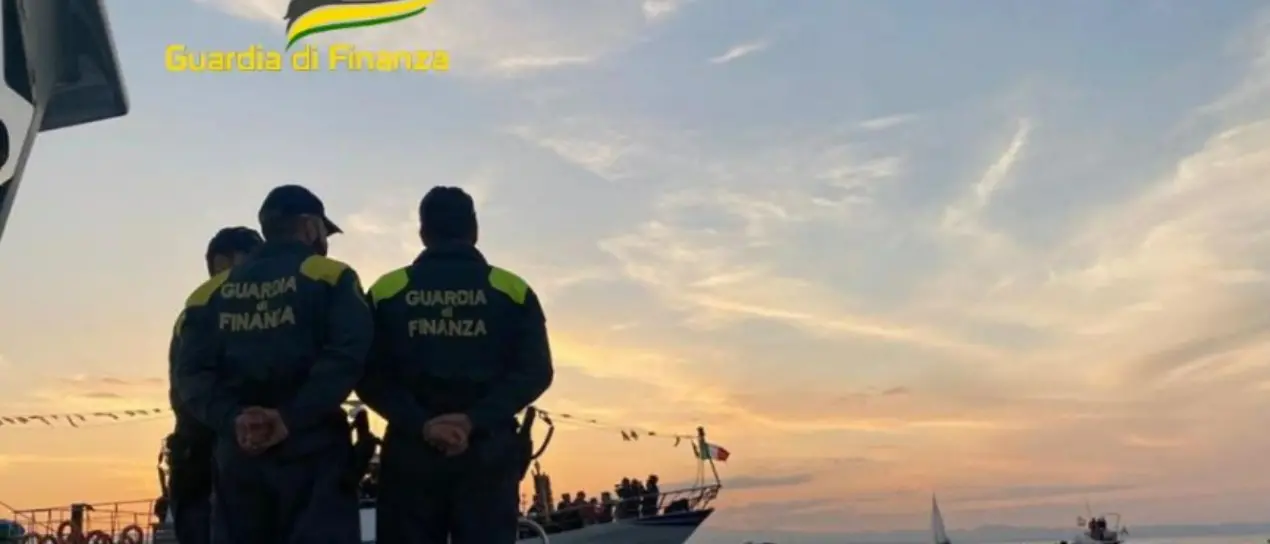 Guardia di finanza, dal Reparto aeronavale di Vibo più di 600 controlli in mare e sul litorale