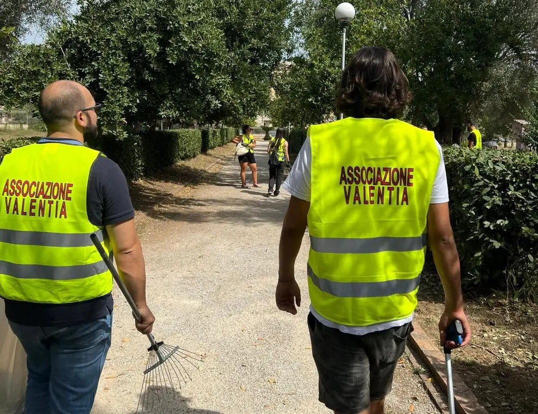 Vibo, incuria e degrado in parchi e aree urbane: l'associazione \"Valentia\" li ripulisce
