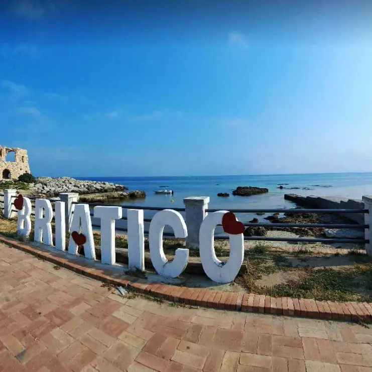 Non solo Tropea o Pizzo, il borgo di Briatico è una perla rara che incanta i turisti: «Un piccolo paradiso». E scatta l'applauso - VIDEO
