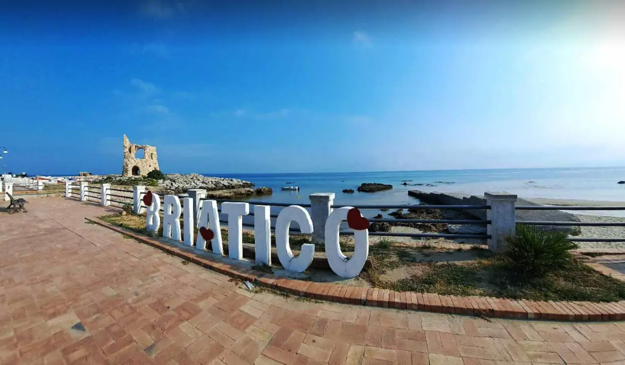 Non solo Tropea o Pizzo, il borgo di Briatico è una perla rara che incanta i turisti: «Un piccolo paradiso». E scatta l'applauso - VIDEO