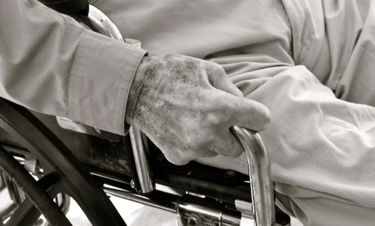 Caregiver, anche l’Ats di Vibo Valentia pubblica il bando per la concessione di contributi a chi assiste un familiare
