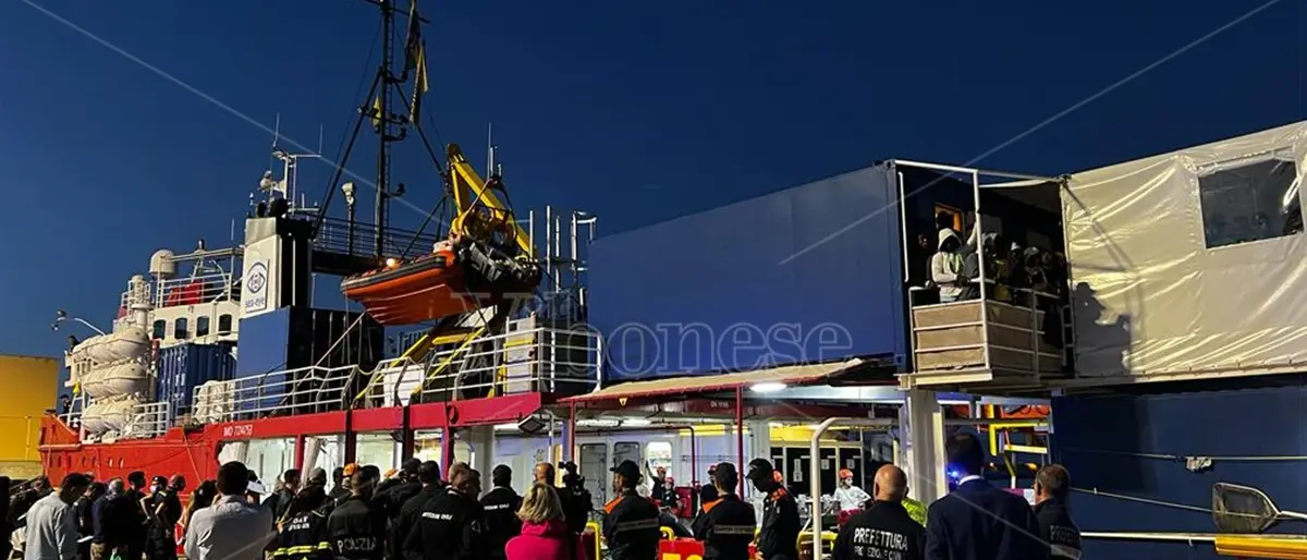 Bimba di 12 anni tra le vittime dell'ultimo viaggio della speranza, la salma accolta al porto di Vibo - Video