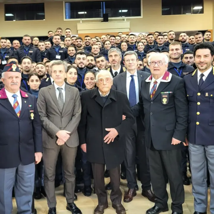 Vibo, la Scuola di polizia in festa per i 101 anni del maresciallo Antonio Santelli - Foto