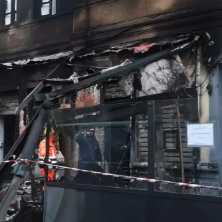 Immobile e locale in fiamme a Tropea, si fa la conta dei danni