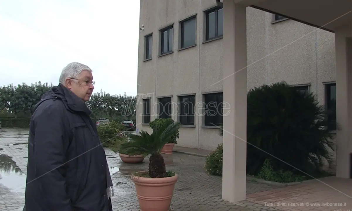 Spari nei pressi dell'azienda del tonno, lo sfogo di Pippo Callipo: «Andremo avanti pure questa volta» - Video