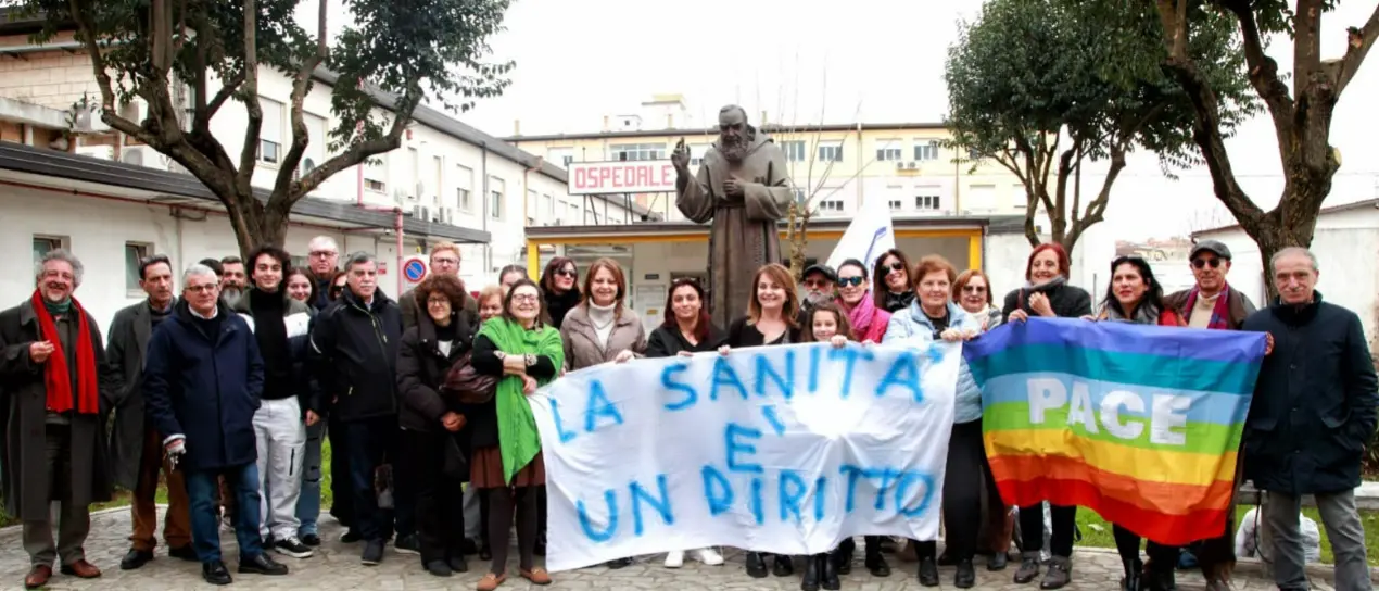 Sanità in crisi, le associazioni davanti all’ospedale di Vibo: «La comunità attende risposte»