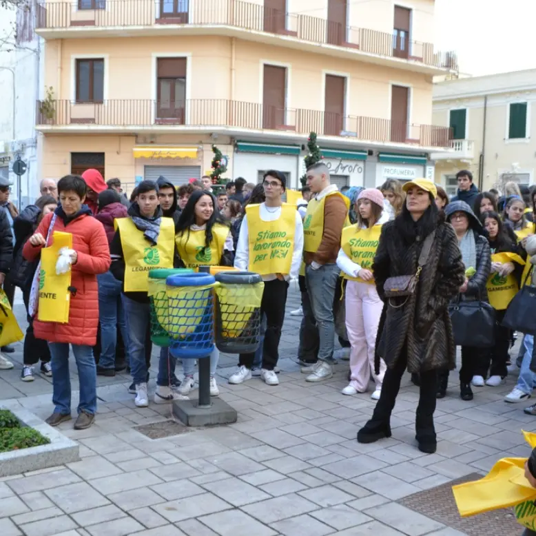 Tropea, oltre 700 studenti in campo per l’evento green “Puliamo il borgo” - Foto