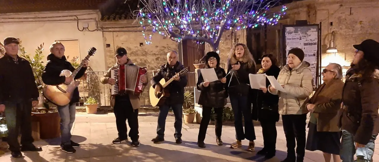 La “strina”, il canto benaugurante calabrese per le vie di Francavilla -Video