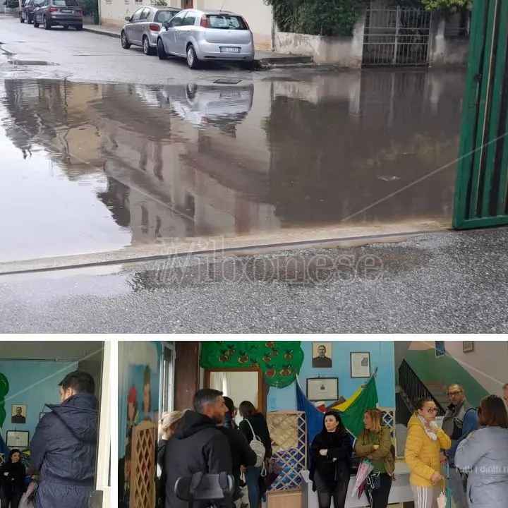 Strada allagata da reflui fognari a Vibo Marina, disagi per gli studenti della scuola “De Maria”