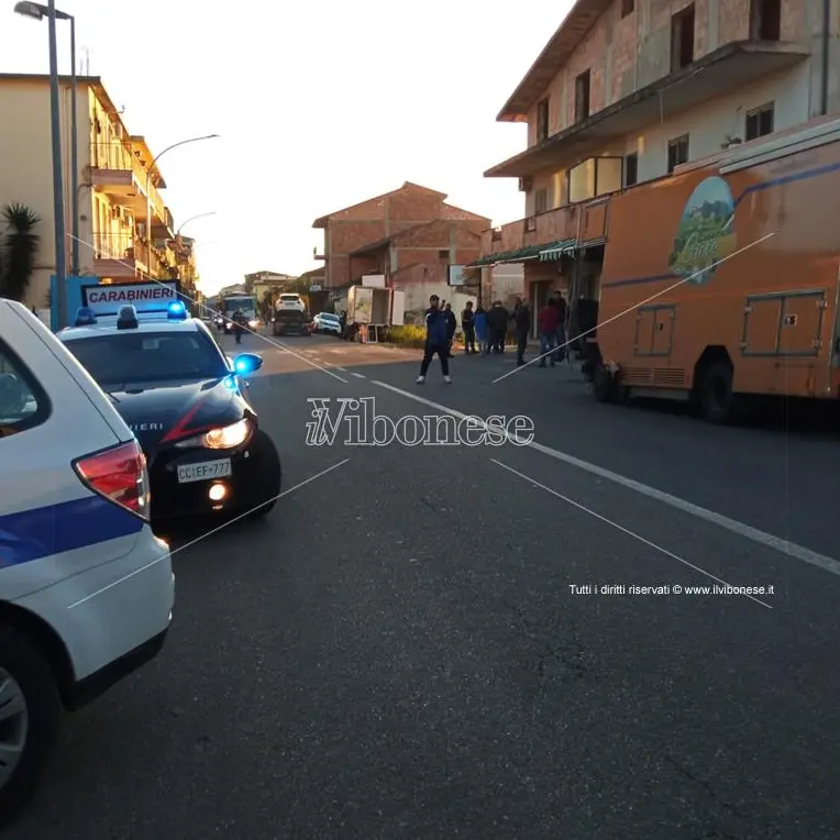 Scontro tra auto e furgone alle porte di Mileto, un ferito trasportato in ospedale