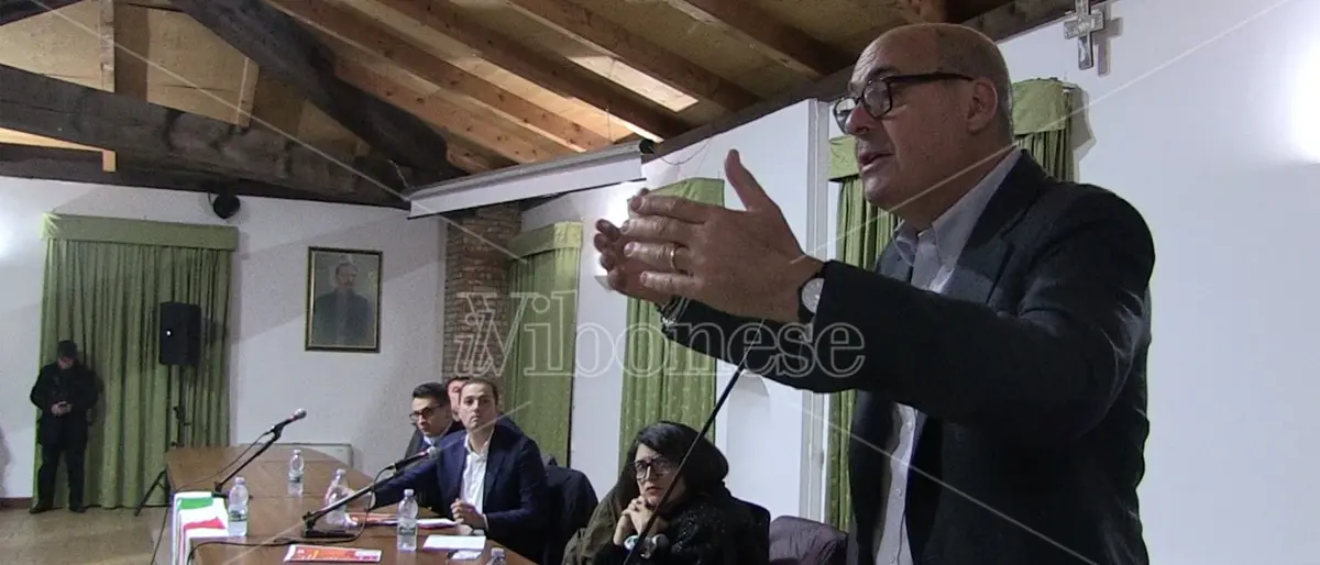 Nicola Zingaretti a Serra San Bruno: «Il Pd è l’alternativa all’Italia ingiusta della Meloni» - Video