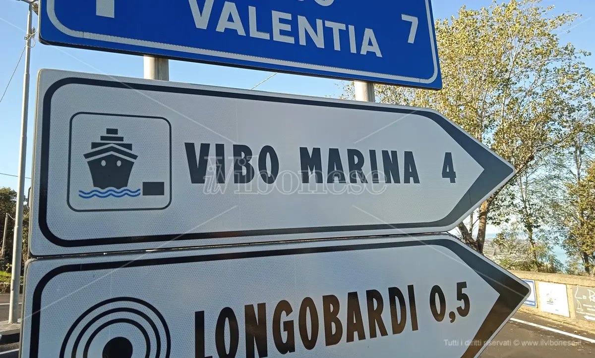 Riapre la strada di Longobardi, il sindaco Limardo: «La frana ora è ferma» - Video