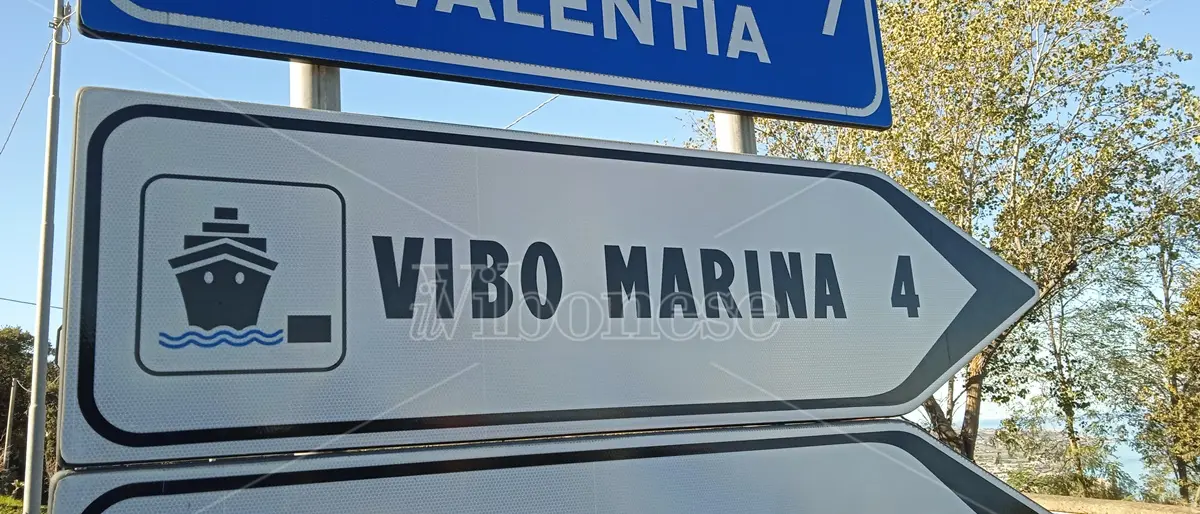 Riapre la strada di Longobardi, il sindaco Limardo: «La frana ora è ferma» - Video