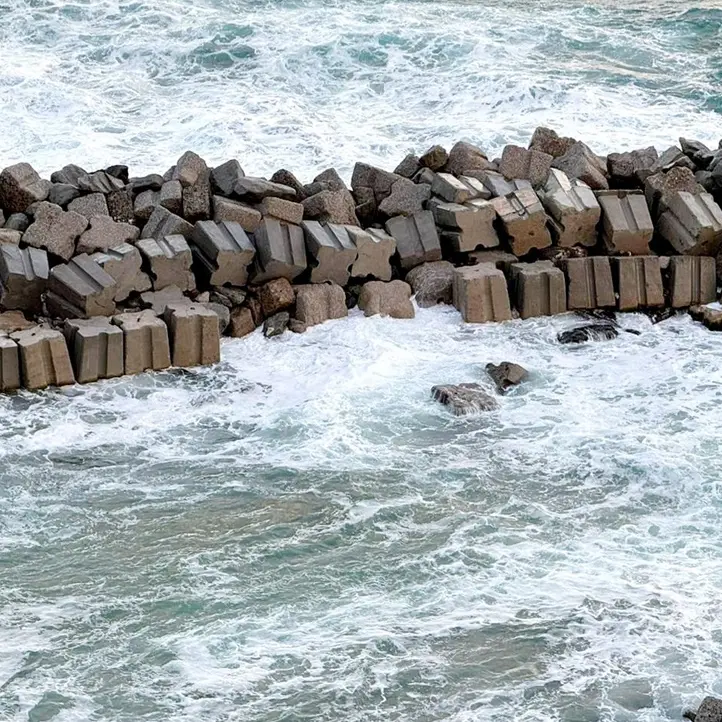 Pizzo: un violento nubifragio provoca nuovi cedimenti al molo della Seggiola