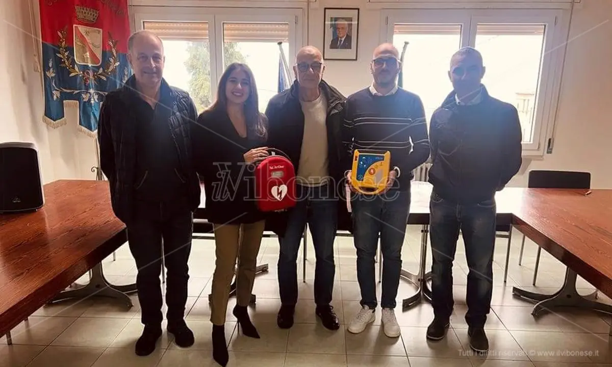 Jonadi diventa un comune cardioprotetto, donato un defibrillatore