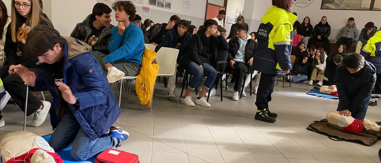 Studenti e docenti del liceo “Berto” di Vibo a lezione di primo soccorso