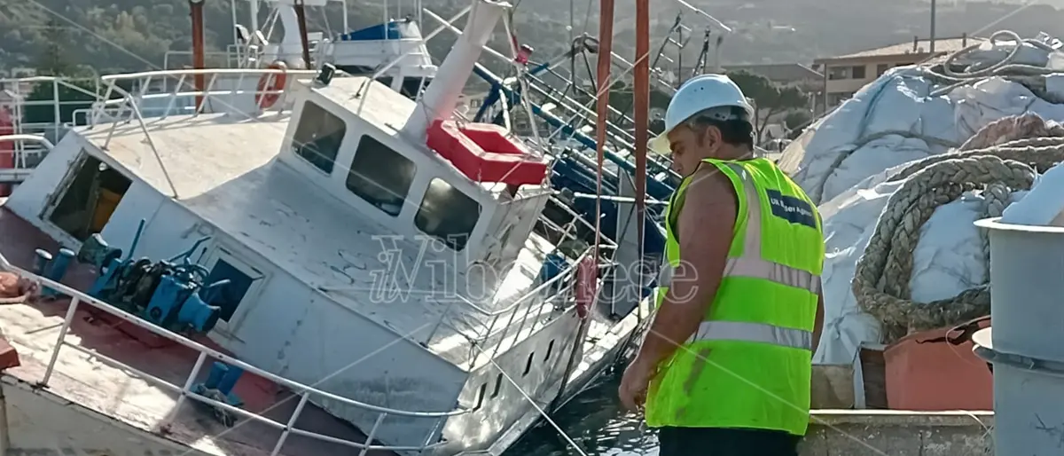 Vibo Marina: recuperato il peschereccio affondato domenica pomeriggio - Video