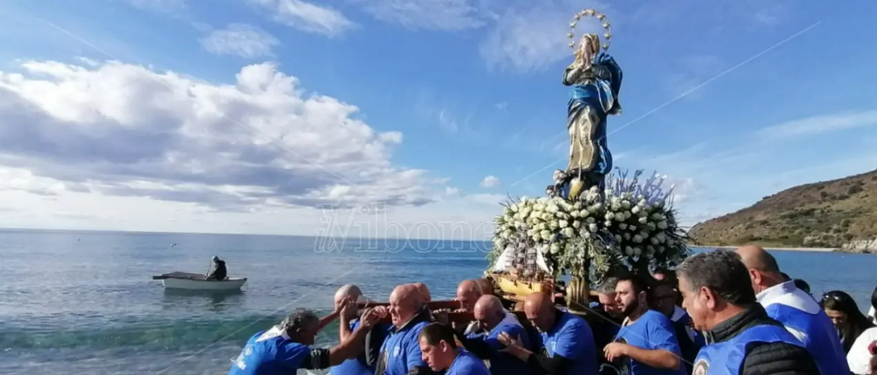 Fede e tradizioni, si rinnova a Nicotera Marina la processione in mare dell’Immacolata