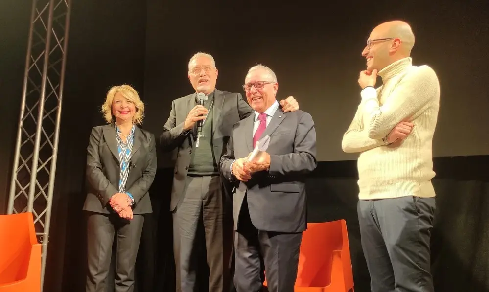 Festival Leggere e Scrivere, al via l’XI edizione: in tanti per l’inaugurazione, tra libri, mostre e spettacoli - Video