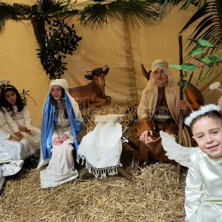 La rappresentazione del Presepe vivente messa in scena dagli alunni della scuola Buccarelli