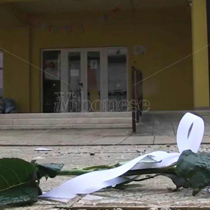 Decesso nella scuola di San Costantino, il dolore della dirigente scolastica e del sindaco - Video