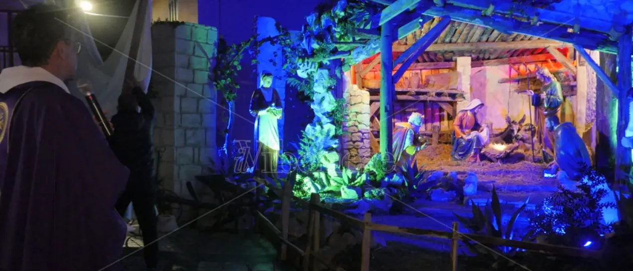 Natale nel Briaticese, a Potenzoni torna il suggestivo maxi presepe in piazza -Video