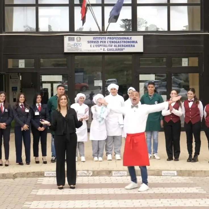 Vibo, i ragazzi dell’Alberghiero a Striscia con il loro piatto antispreco - Video