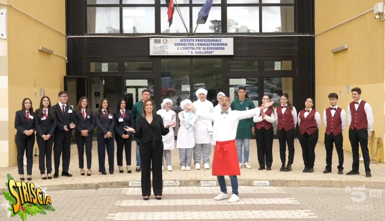 Vibo, i ragazzi dell’Alberghiero a Striscia con il loro piatto antispreco - Video