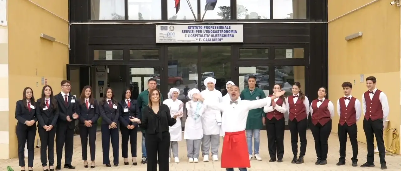 Vibo, i ragazzi dell’Alberghiero a Striscia con il loro piatto antispreco - Video