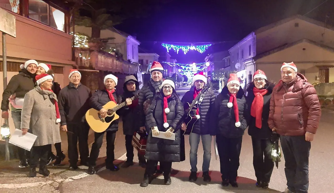 I canti di Natale animano vie e piazze di Francavilla Angitola - Video