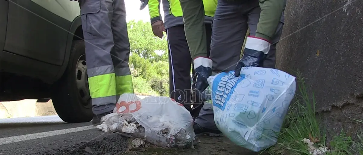 L’Anas e il Comune di Vibo ripuliscono le strade dai rifiuti abbandonati – Video