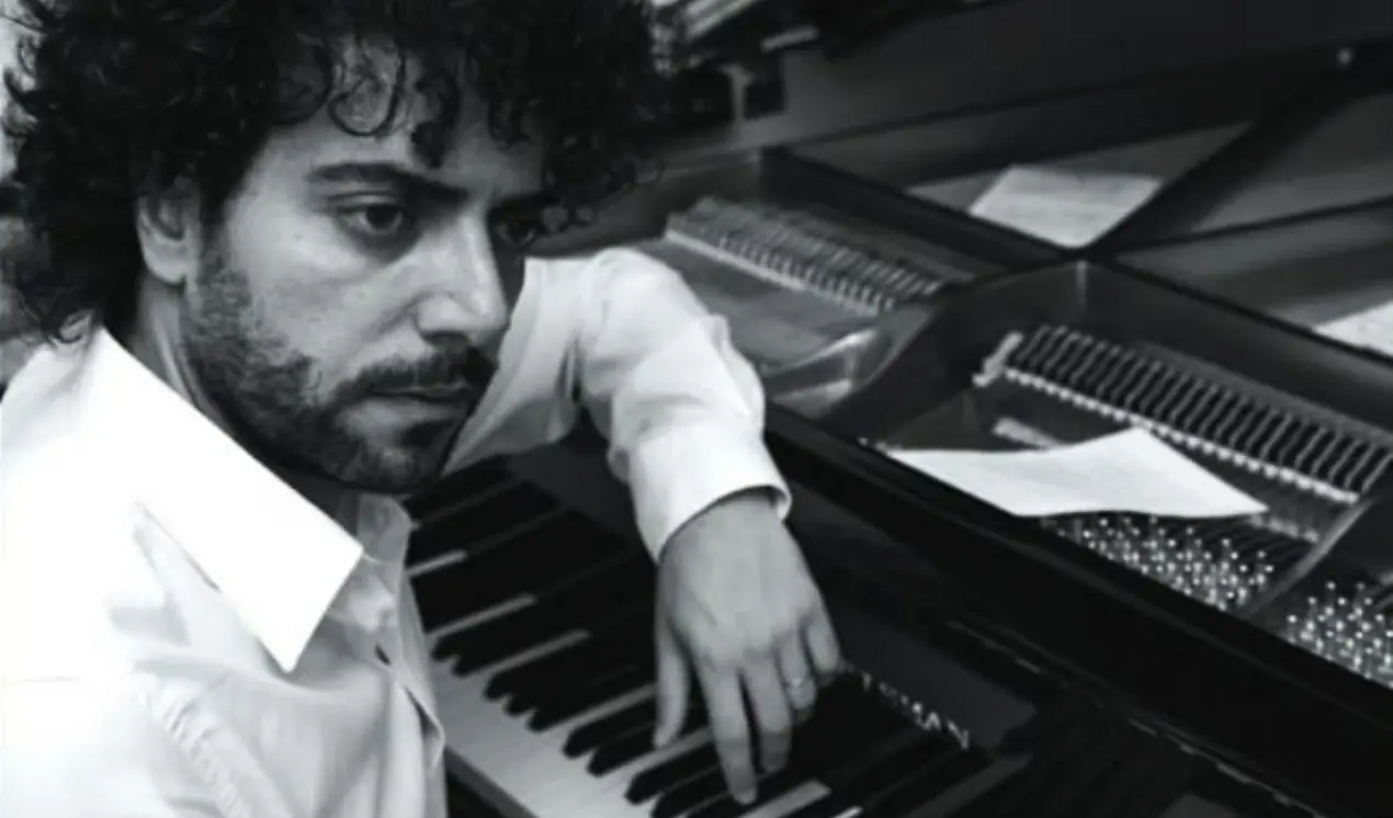 Vibo, musica classica jazzata alla Biblioteca comunale con il concerto del pianista Miniaci