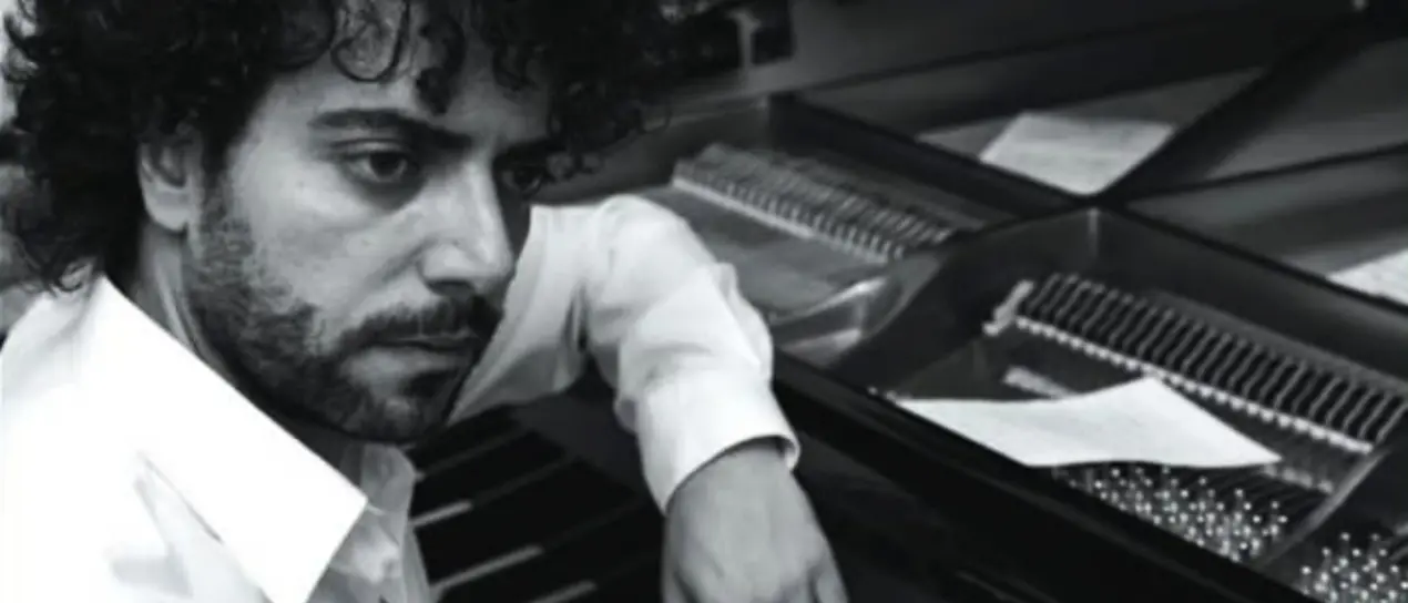 Vibo, musica classica jazzata alla Biblioteca comunale con il concerto del pianista Miniaci