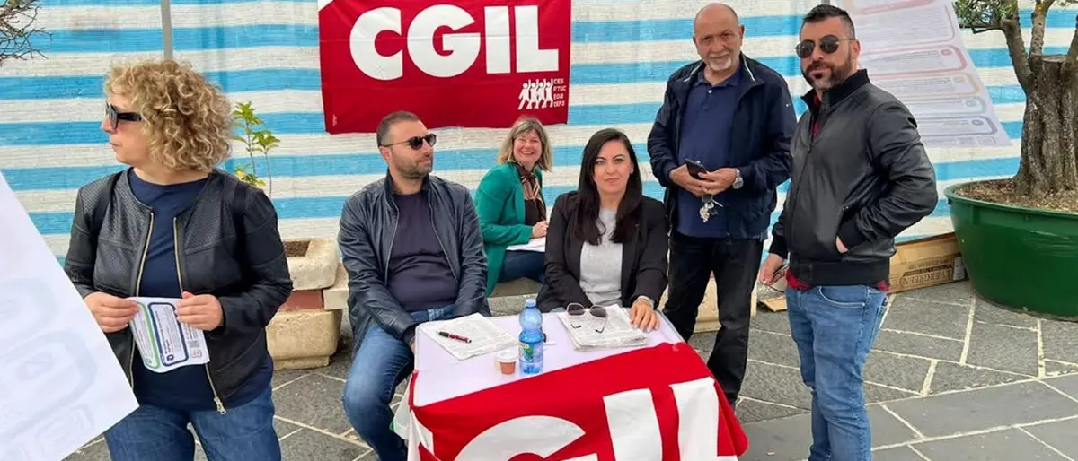Referendum sul lavoro, a Vibo Valentia la Cgil raccoglie centinaia di firme