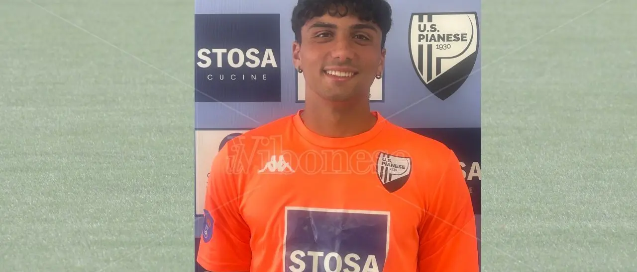 Il portiere vibonese Andrea De Fazio promosso in Serie C con la maglia della Pianese