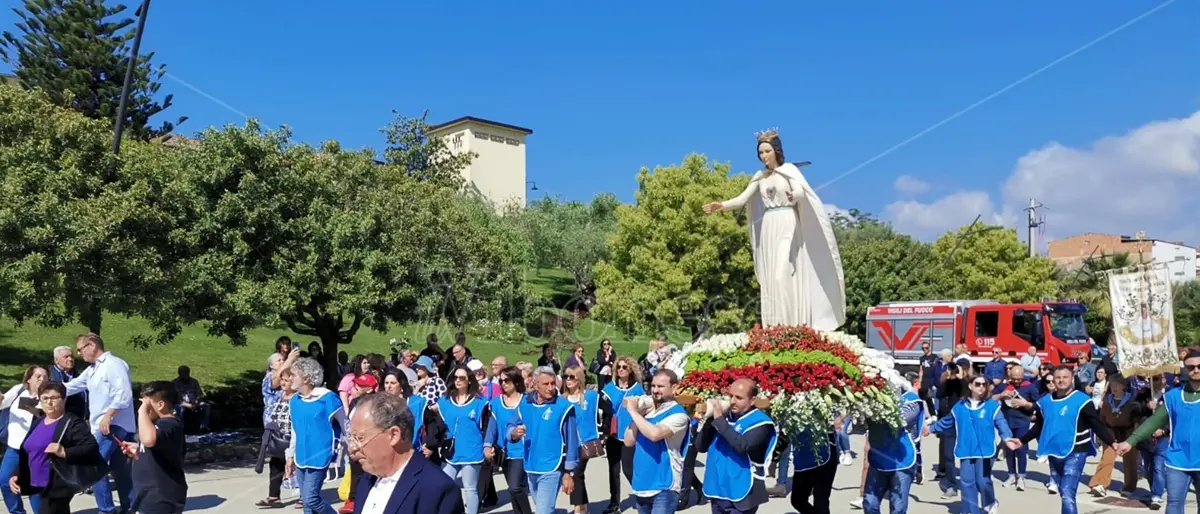 Migliaia di figli spirituali di Natuzza Evolo a Paravati per la Festa della Mamma