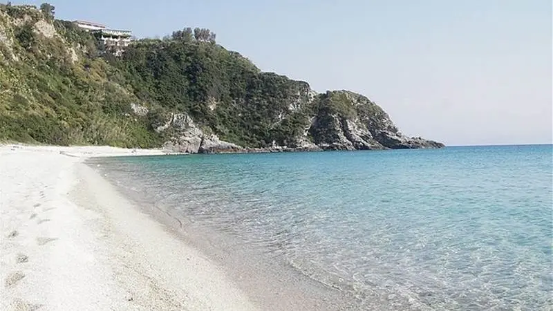 Aggressione a Capo Vaticano, due assoluzioni