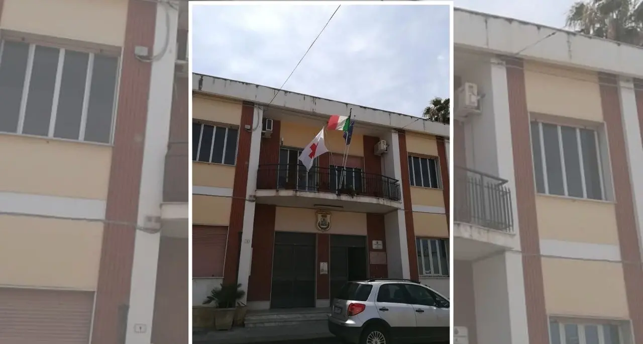 Parghelia, l’attacco dell’opposizione dopo i sequestri a Costa dei Monaci e le criticità della rete fognaria: «Il sindaco se ne accorge solo ora?»