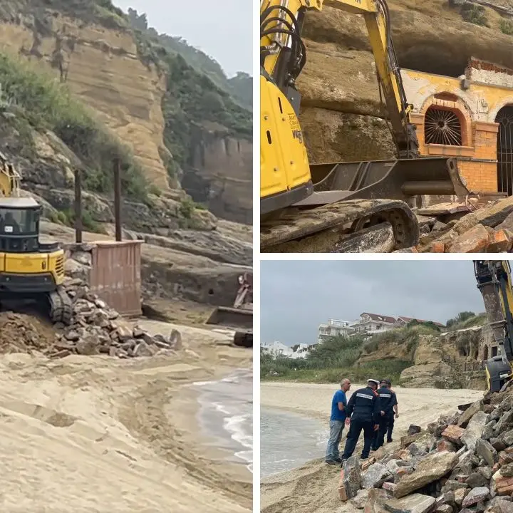 Pizzo, ruspe del Comune a Piedigrotta: giù un manufatto abusivo incastonato nella roccia come la Chiesetta - VIDEO