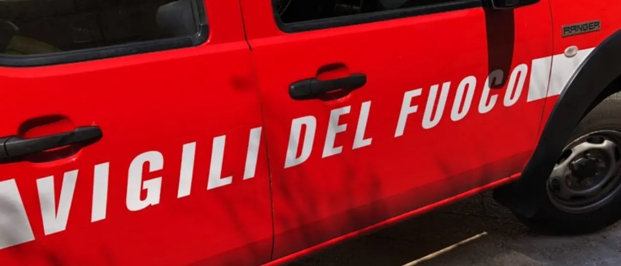 Vibo, incendio nell'immobile che ospita parte degli archivi del Tribunale: distrutti alcuni faldoni