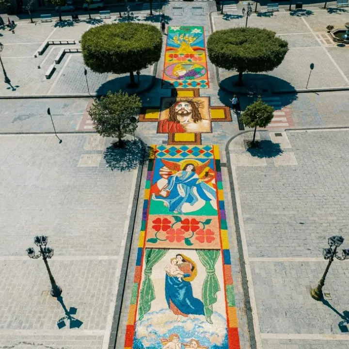 Filadelfia, comunità al lavoro per il tradizionale appuntamento con l’Infiorata