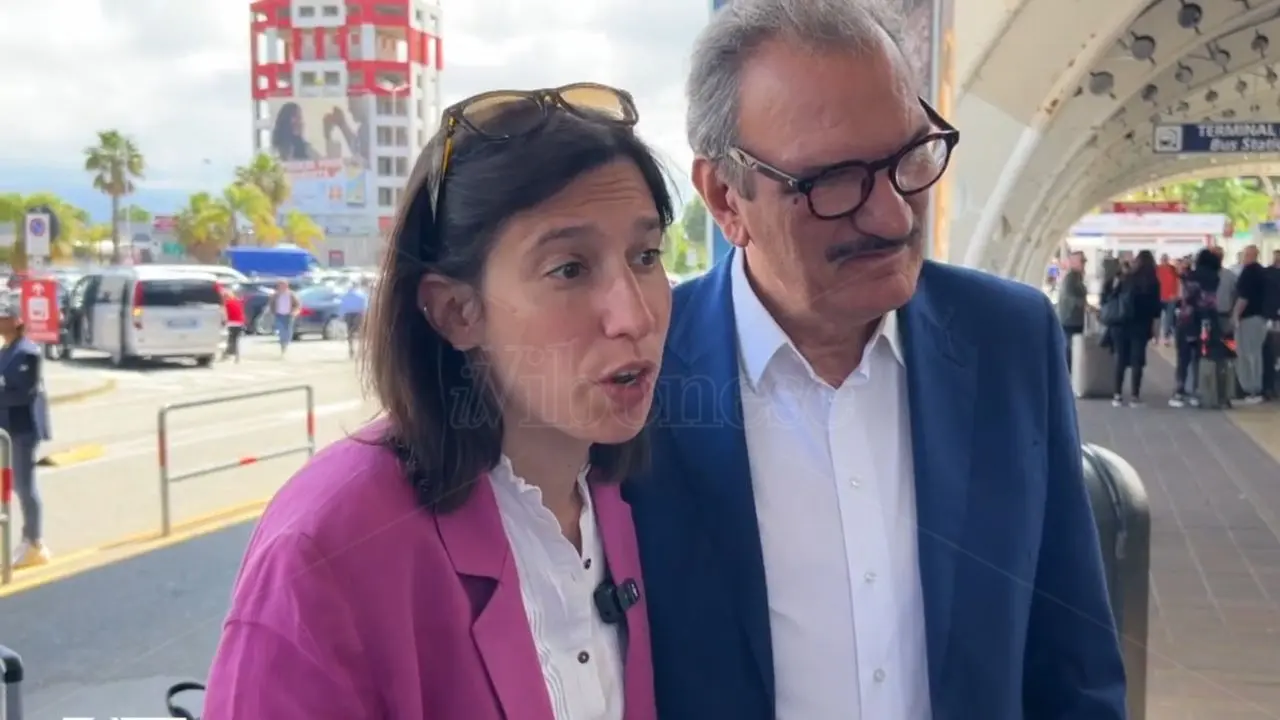 Schlein in Calabria per Stasi ma all’aeroporto trova Enzo Romeo: «Sarai il nuovo sindaco di Vibo» - VIDEO