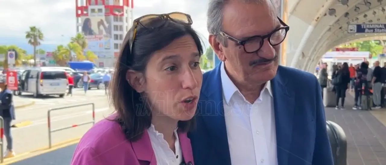 Schlein in Calabria per Stasi ma all’aeroporto trova Enzo Romeo: «Sarai il nuovo sindaco di Vibo» - VIDEO