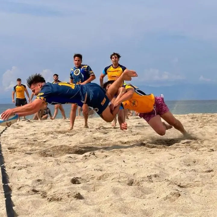 Pizzo, lo spettacolo sportivo va in meta: sabato prima tappa del Trofeo italiano di Beach Rugby