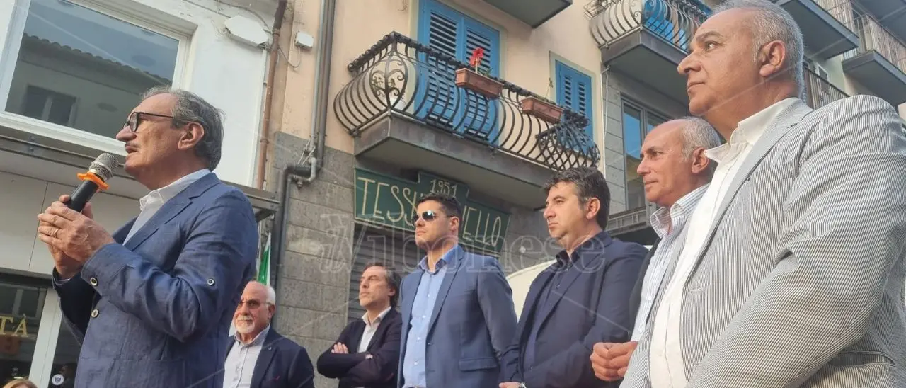 Elezioni Vibo, Caruso ruba la scena a Romeo e lancia la crociata anti Occhiuto: «Con Enzo sindaco prima pietra» -Video
