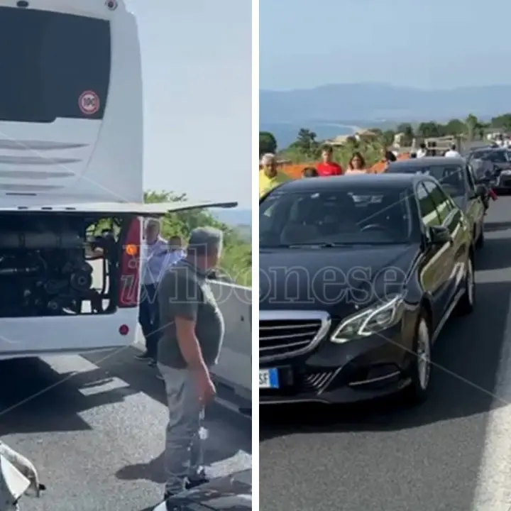 Autostrada bloccata da un pullman all’altezza di Pizzo: auto in fila per ore e malori a causa del caldo
