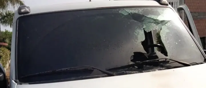 Mileto, camion della spazzatura va a fuoco durante la raccolta porta a porta