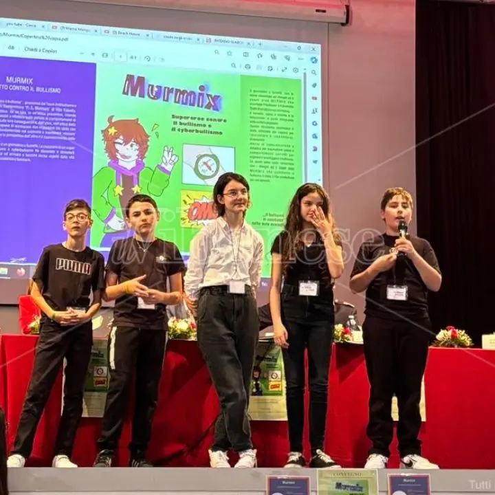 Gli studenti di Vibo presentano Murmix, il manga contro il bullismo e il cyberbullismo - Video