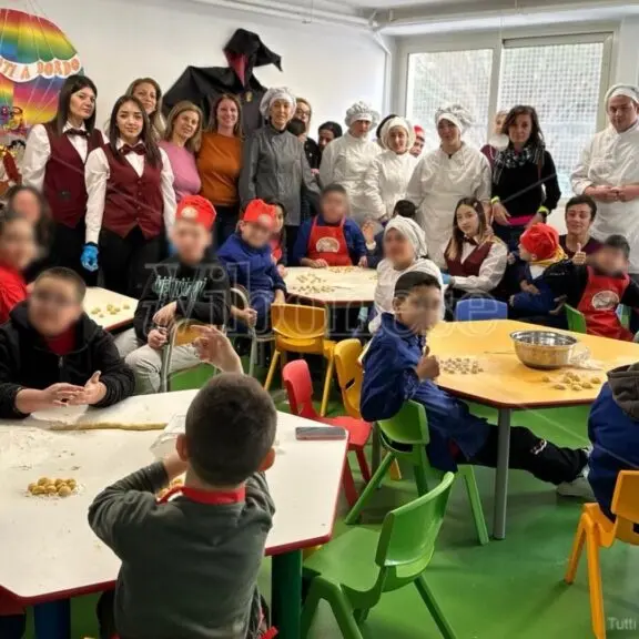 Vibo Marina, studenti a scuola di cucina con il progetto di inclusione sociale “Mani in pasta“